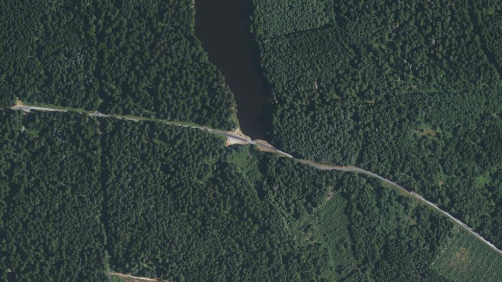 Vue aérienne de 2 Senouire au plan d'eau du Breuil