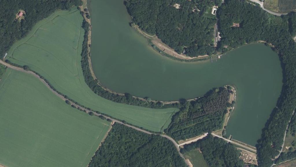 Vue aérienne de Ayron (Plan d’eau)