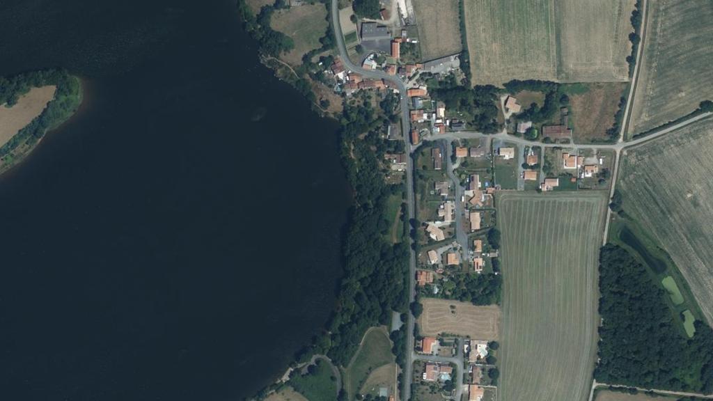 Vue aérienne de Bellenoue , Lac du Marillet