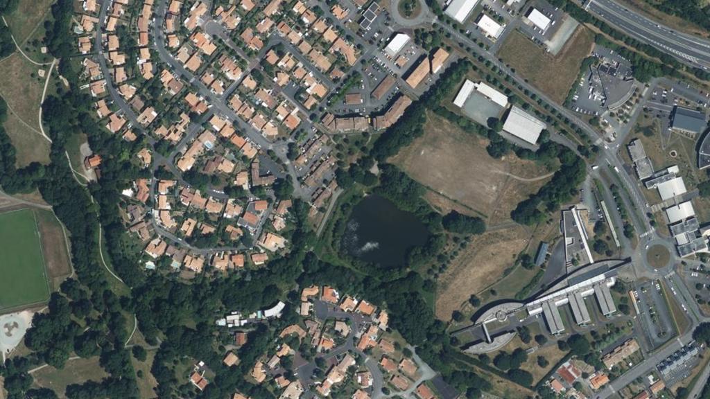 Carpodrome de la Courtaisière à la Roche sur Yon : 0,8 ha
