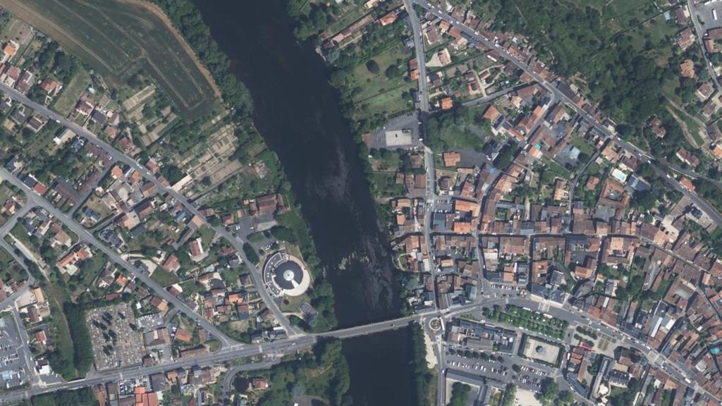 Vue aérienne de Chauvigny (Centre)