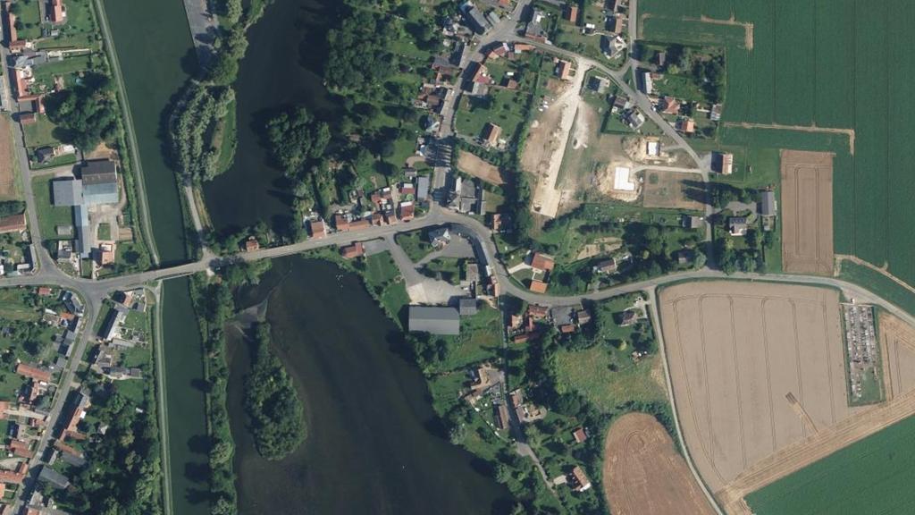 Vue aérienne de Étang communal de St Christ de Briost