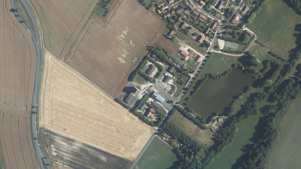 Vue aérienne des environs de Azé