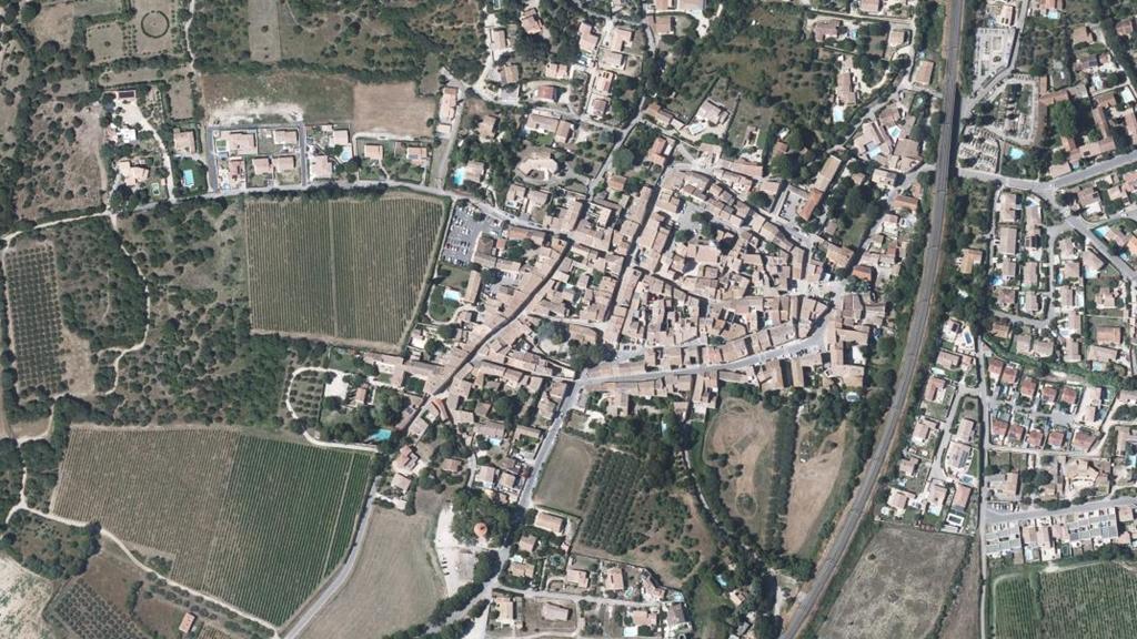 Vue aérienne des environs de Collias