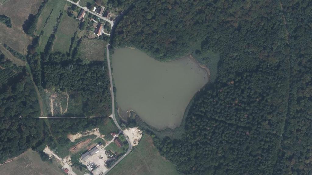 Vue aérienne de Étang du Château Rouillaud
