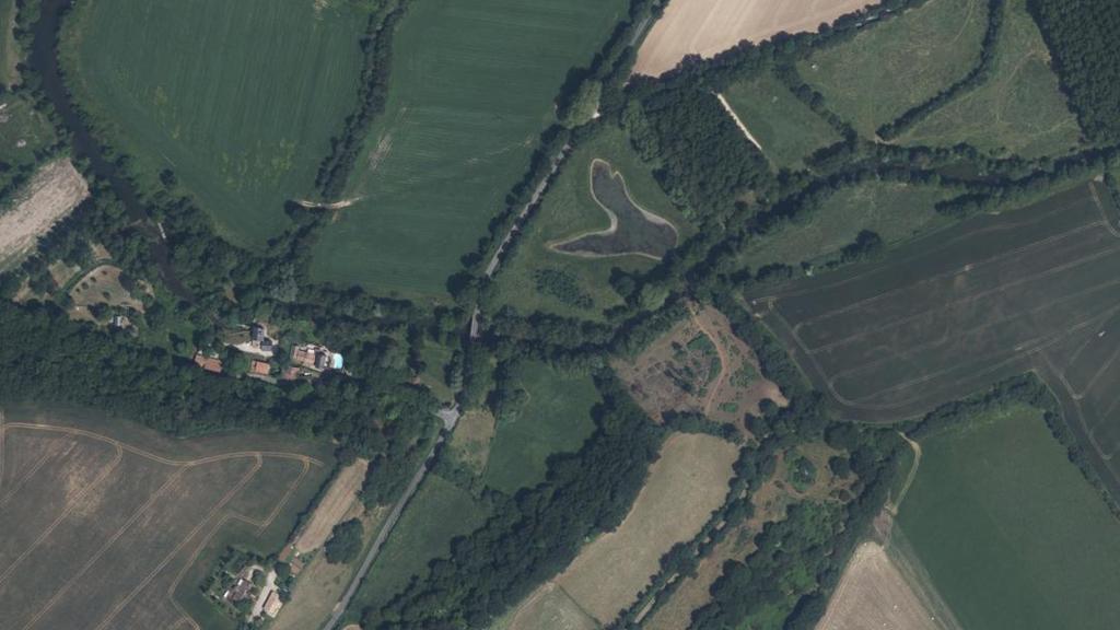 Vue aérienne des environs de Lusignan