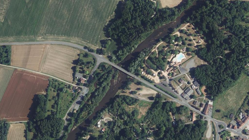 Vue aérienne de La Dore au pont de Puy-Guillaume