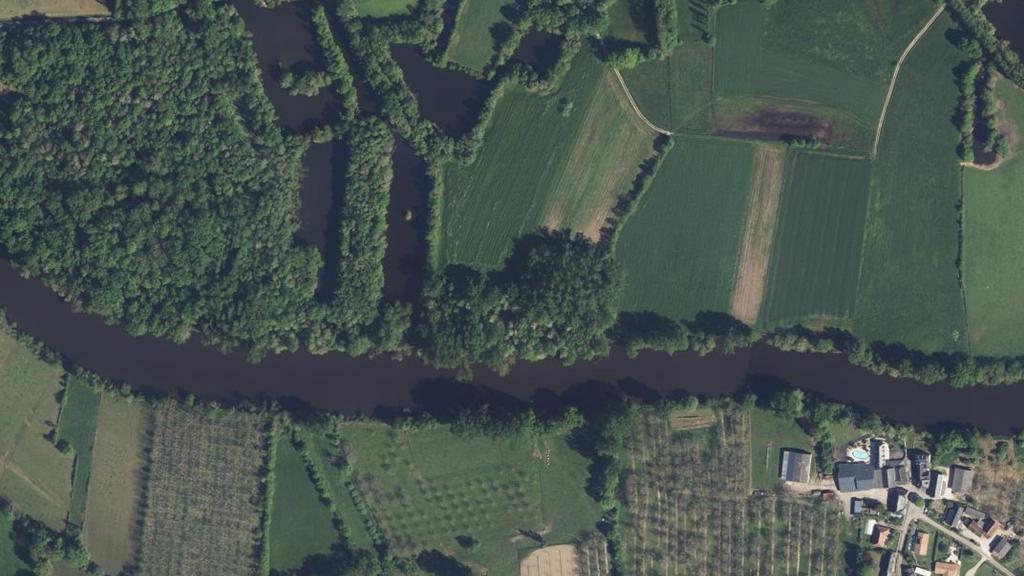 Vue aérienne de La Vézère à Mansac