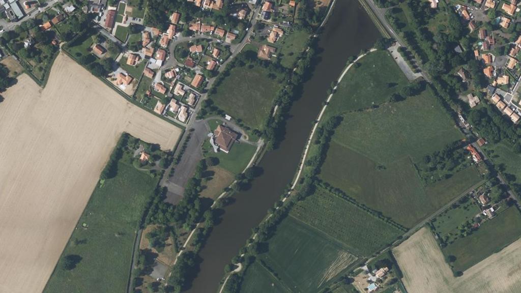 Vue aérienne de Lac des Vallées à Vieillevigne (44) : 9 ha