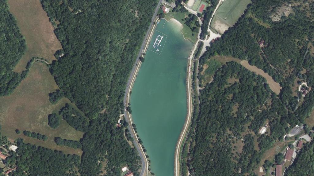 Vue aérienne des environs de Mercuès