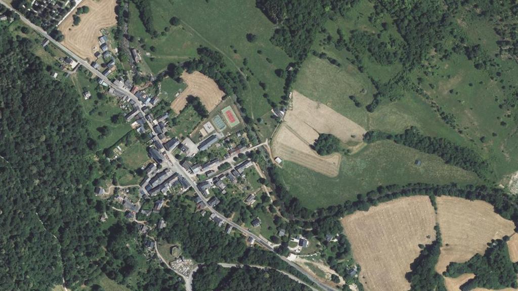 Vue aérienne des environs de Ustou