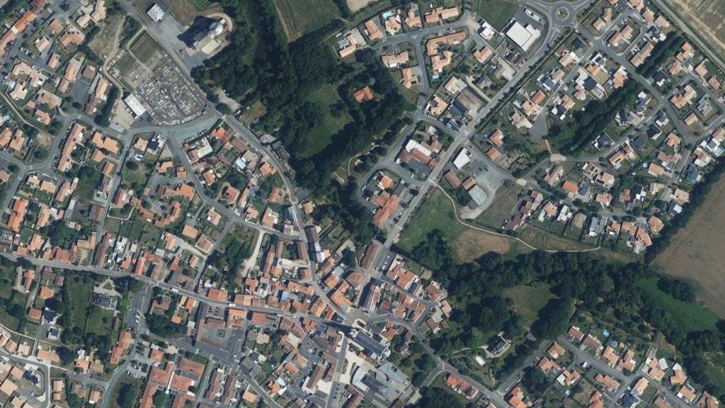 Le Bourg, La Boulogne, St Denis-la-Chevasse