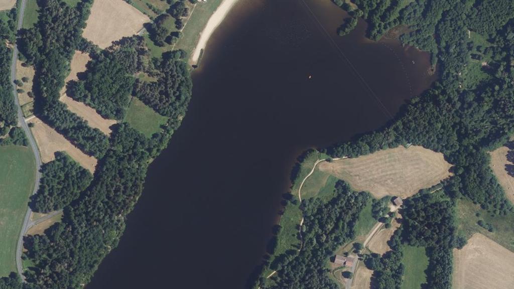 Vue aérienne de Le lac d'Aubusson d'Auvergne