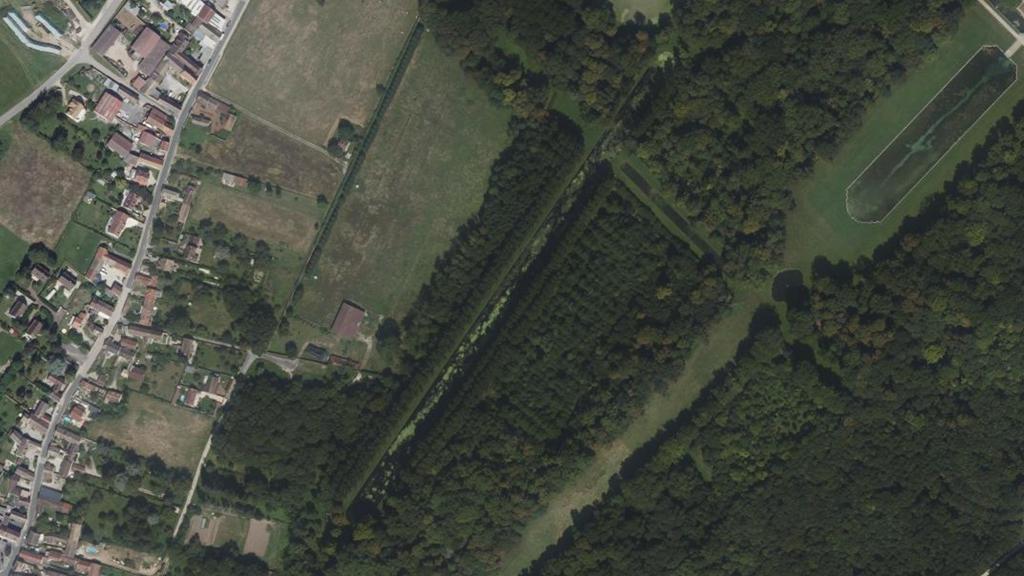 Vue aérienne de Plan d'Eau 1 du Château de Courance