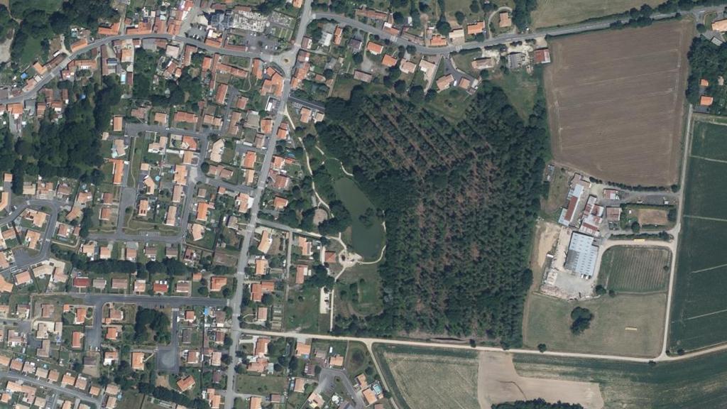 Plan d'eau communal à Saint Paul Mont Penit : 0,32 ha