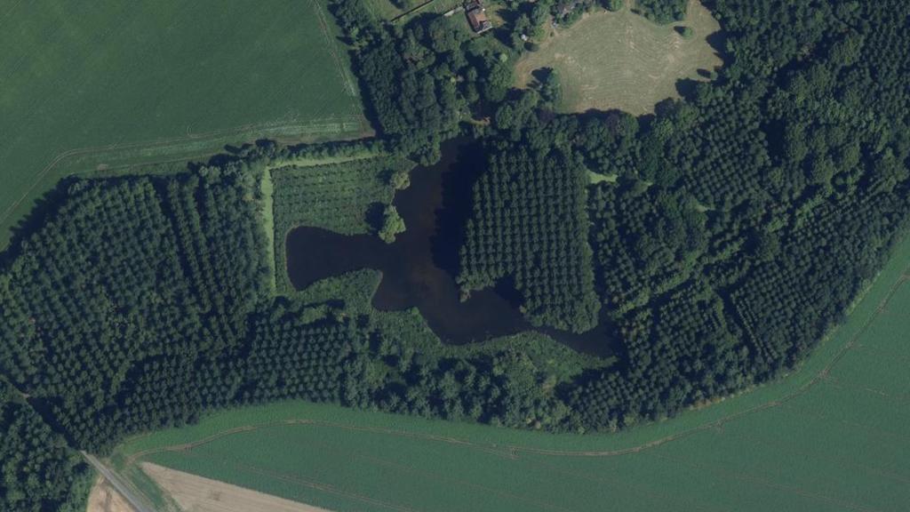 Vue aérienne de Plan d'Eau de la Commune de Mesbrecourt-Richecourt