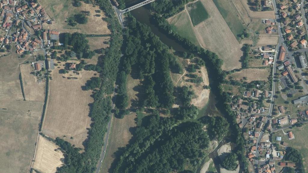 Vue aérienne de Plan d'eau de la Plage à Auzon