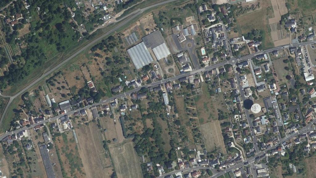 Vue aérienne de Plan d'Eau de Saint Genouph