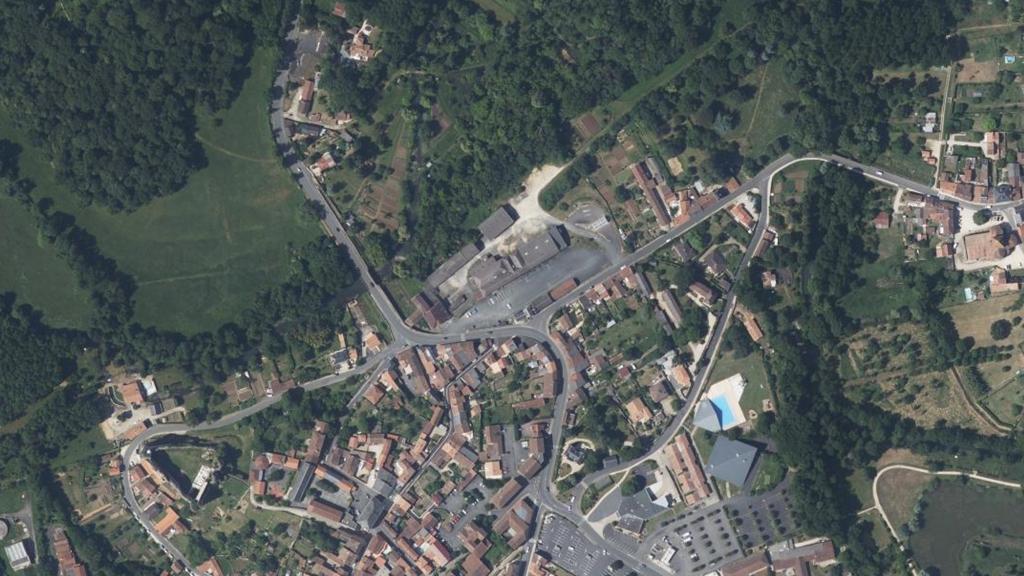 Vue aérienne de Plan d'Eau de Verneuil