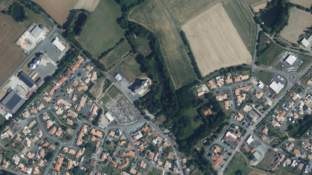 Plan d'eau des Ouches à St Denis La Chevasse : 0,16 ha