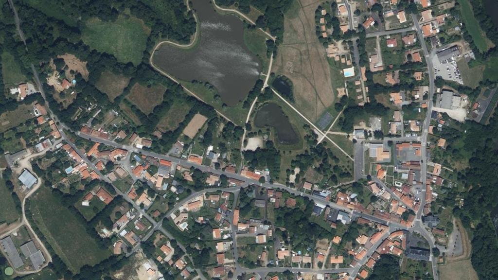 Vue aérienne de Plan d’eau Les Ouches, Martinet