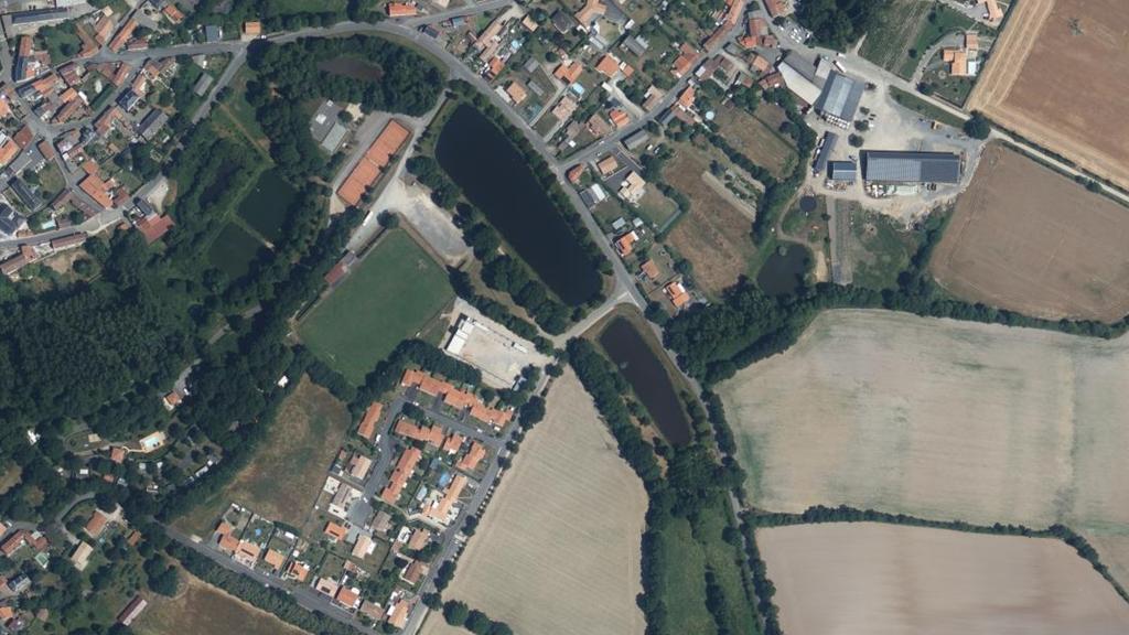 Plans d'eau communaux à Saint Etienne du Bois : 1,2 ha