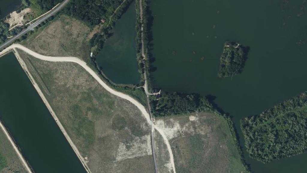 Vue aérienne de Val de Reuil - Lac du Mesnil